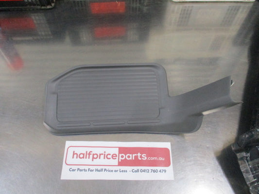 Mitsubishi Pajero Genuine Rear Left Hand Scuff Plate Trim New Part