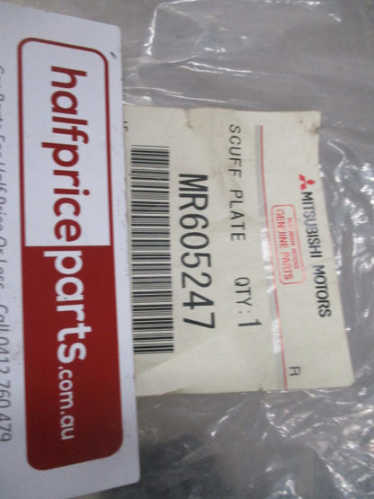 Mitsubishi Pajero Genuine Rear Left Hand Scuff Plate Trim New Part