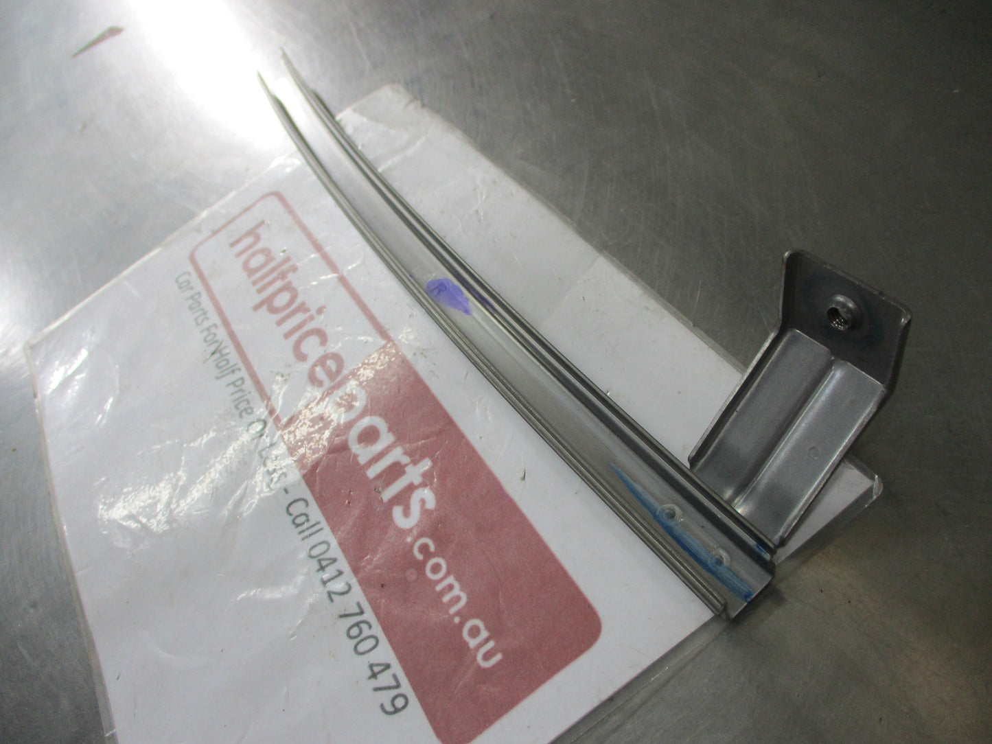 Honda CR-V Genuine Right Hand Front Lower Center Door Sash New Part