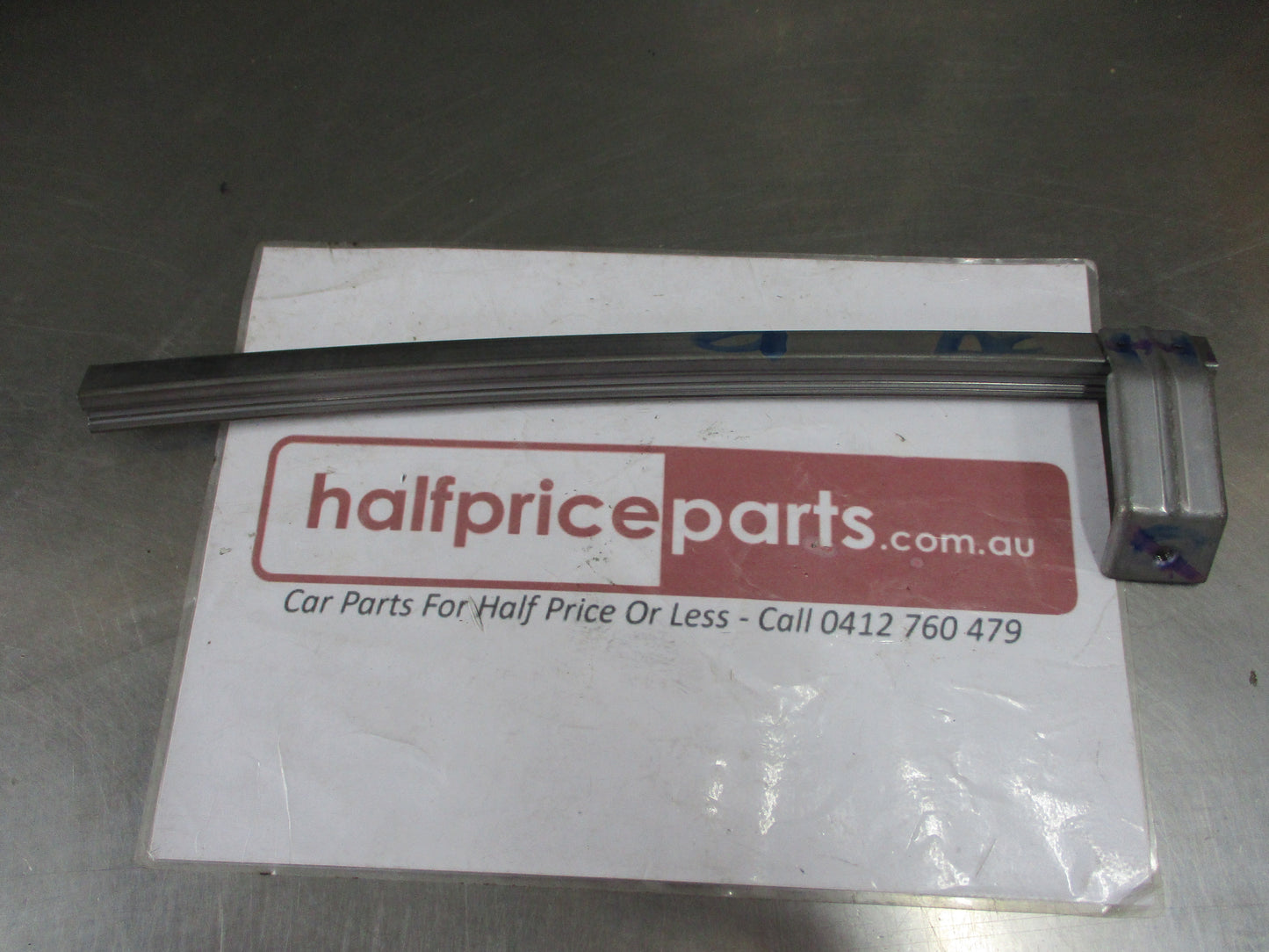 Honda CR-V Genuine Right Hand Front Lower Center Door Sash New Part