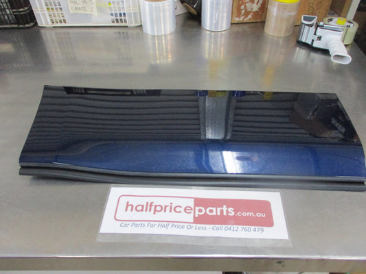 Suzuki Grand Vitara Genuine Body Side Molding Right Rear Door(Factory Blue) New Part .