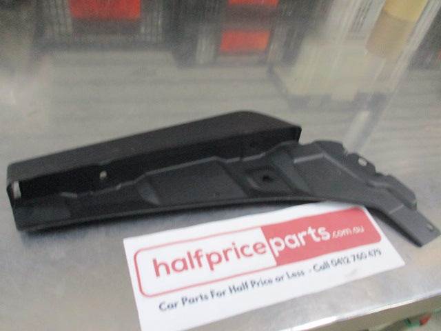 Mitsubishi Pajero Genuine Right Hand Front Wheelhouse Shield New Part