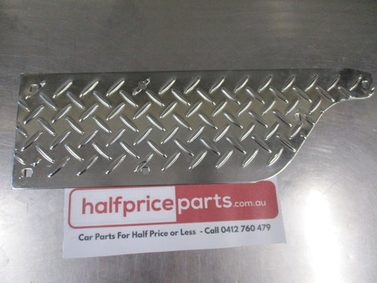 Mitsubishi Pajero Genuine Left Hand Rear Bumper Chrome Step Top Tread New Part