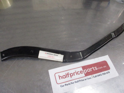 Mitsubishi Pajero Genuine Front Right Hand Bumper Side Support New Part