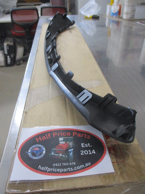 Hyundai Tucson Genuine Front Bumper Grill Centre Cover New Part