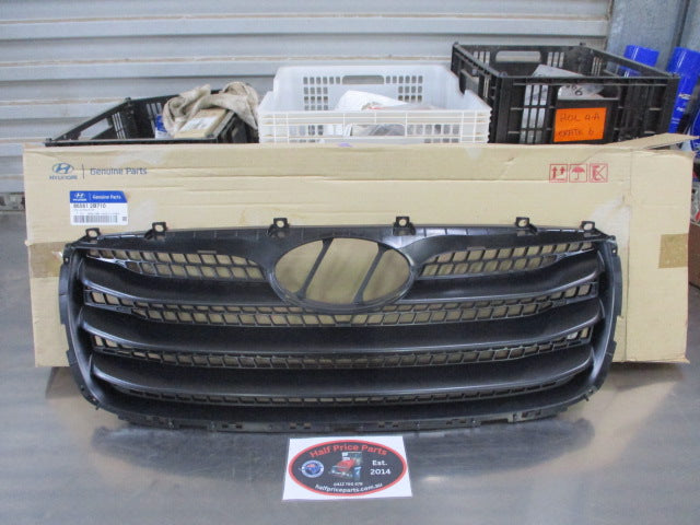 Hyundai Santa Fe CM Genuine Front Radiator Grille New Part