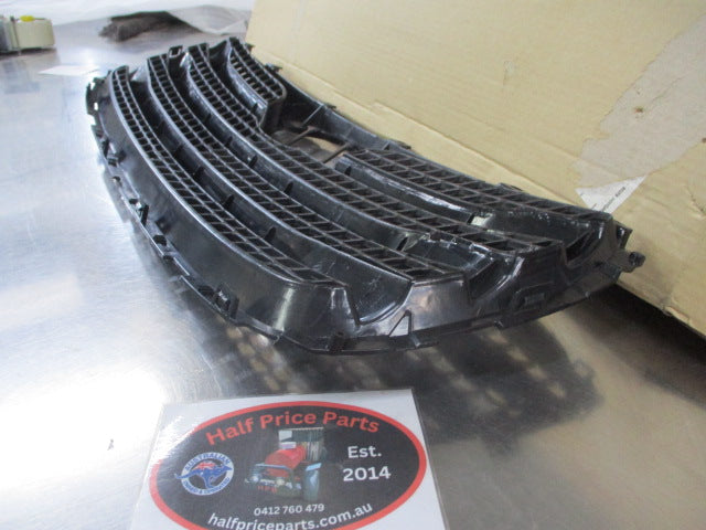 Hyundai Santa Fe CM Genuine Front Radiator Grille New Part
