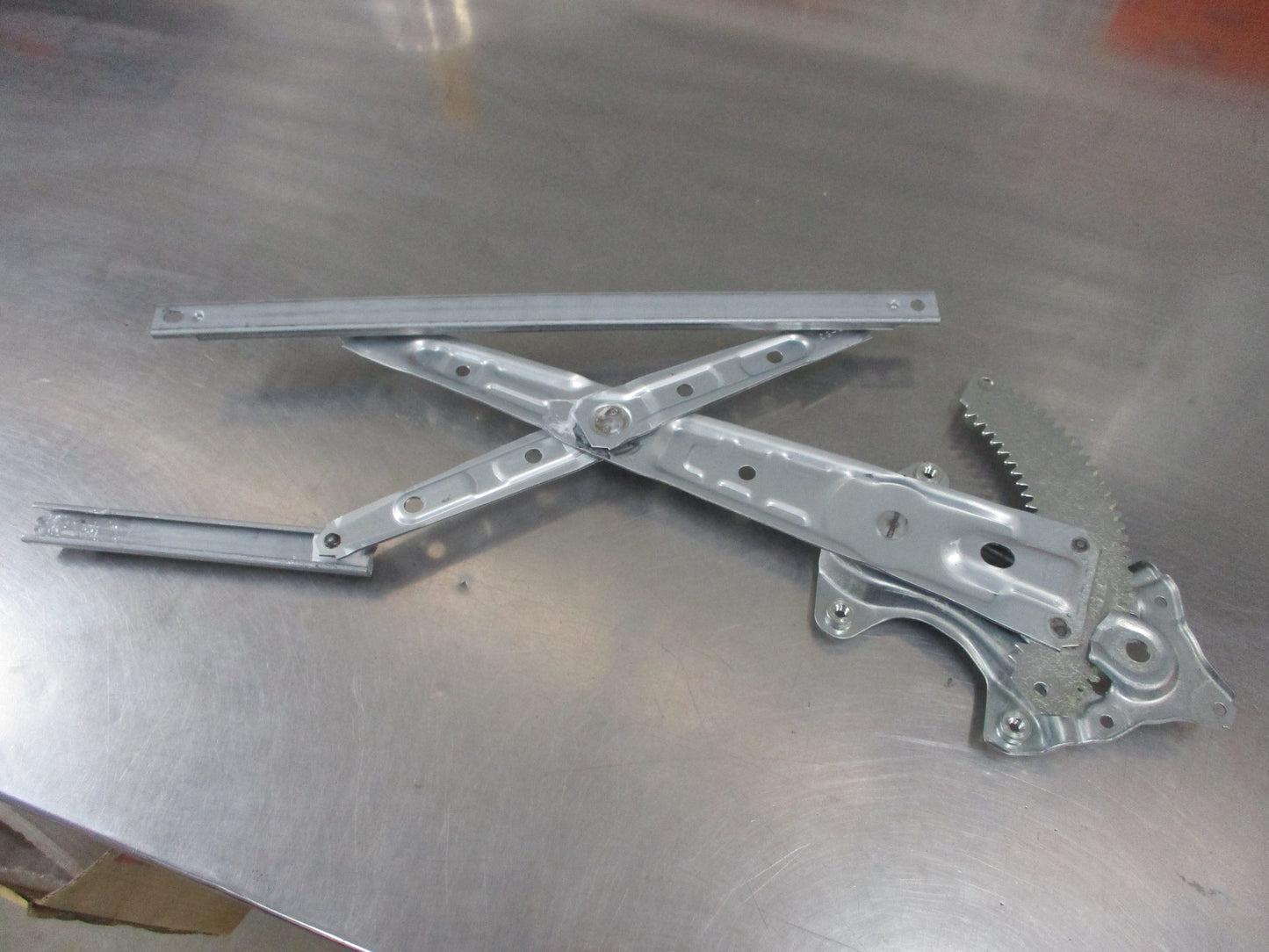 Nissan X-Trail T32 Genuine Drivers Rear Door Window Regulator New Part