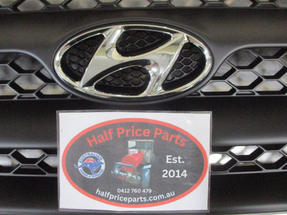 Hyundai Santa Fe Genuine Front Chrome And Black Grille Assembly New Part