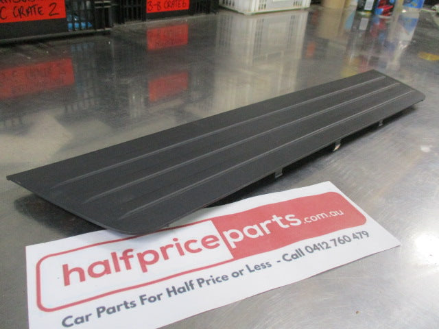 Mitsubishi Triton Genuine Rear Bumper Centre Step Cover Tread New Part