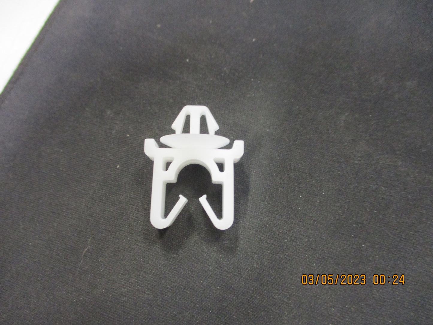 Nissan 350Z Genuine A/C Insulator Tube Clamp New Part