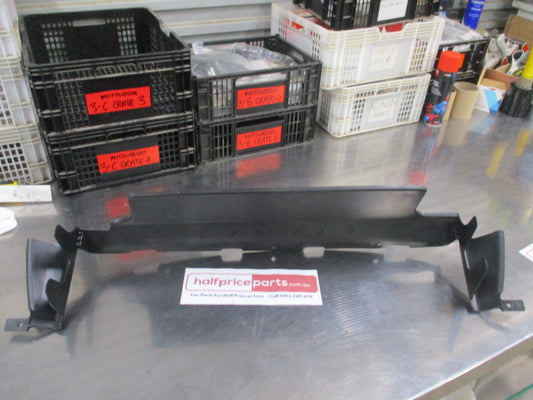 Mitsubishi Outlander Genuine Front Bumper Centre Air Guide Duct New Part