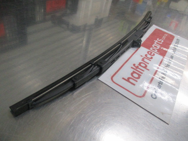 Mitsubishi Triton Genuine Left Hand Front Windscreen Wiper Assembly New Part