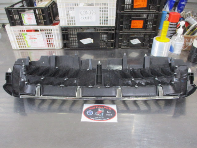 Mitsubishi Pajero Genuine Front Grille Assembly New Part