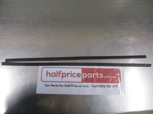 Mitsubishi Triton Genuine Front Windscreen Wiper Blade Rubber Set New Part