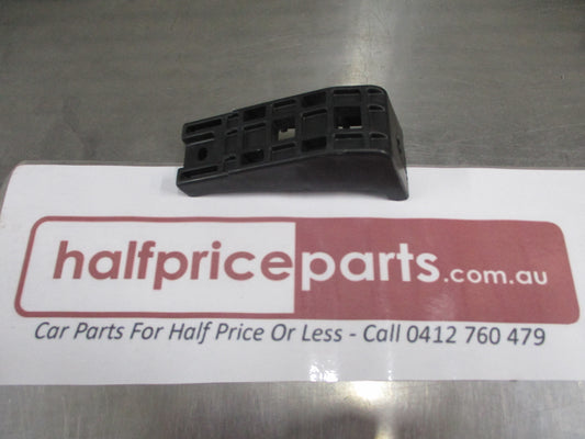 Hyundai I20 Genuine Lower Rear Bumper Bar Reo Bracket New Part