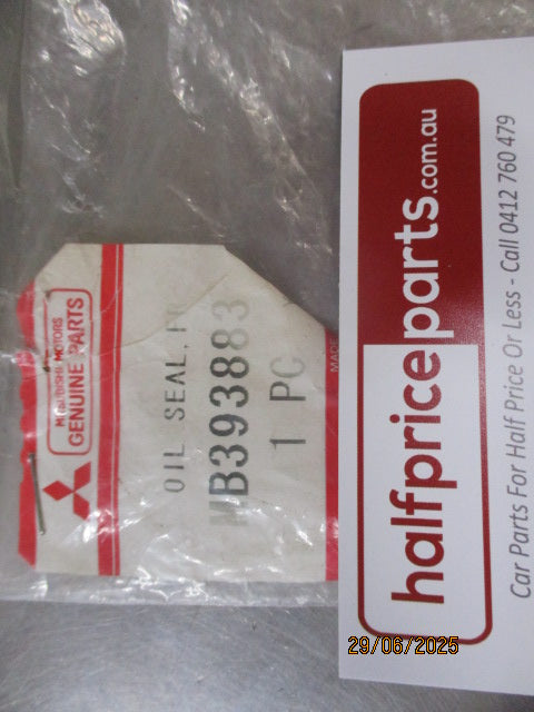 Mitsubishi Pajero/Triton Genuine Diff Side Outer Oil Seal Front New Part