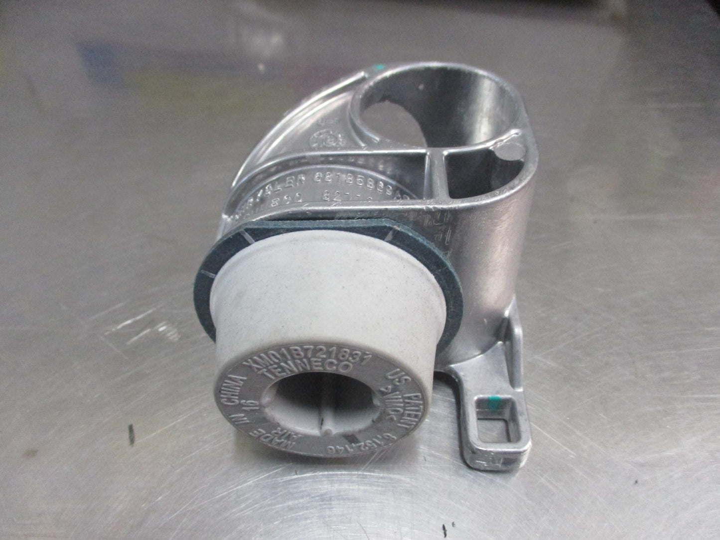 Jeep Cherokee Genuine Exhaust Hanger Left Or Right Front New Part