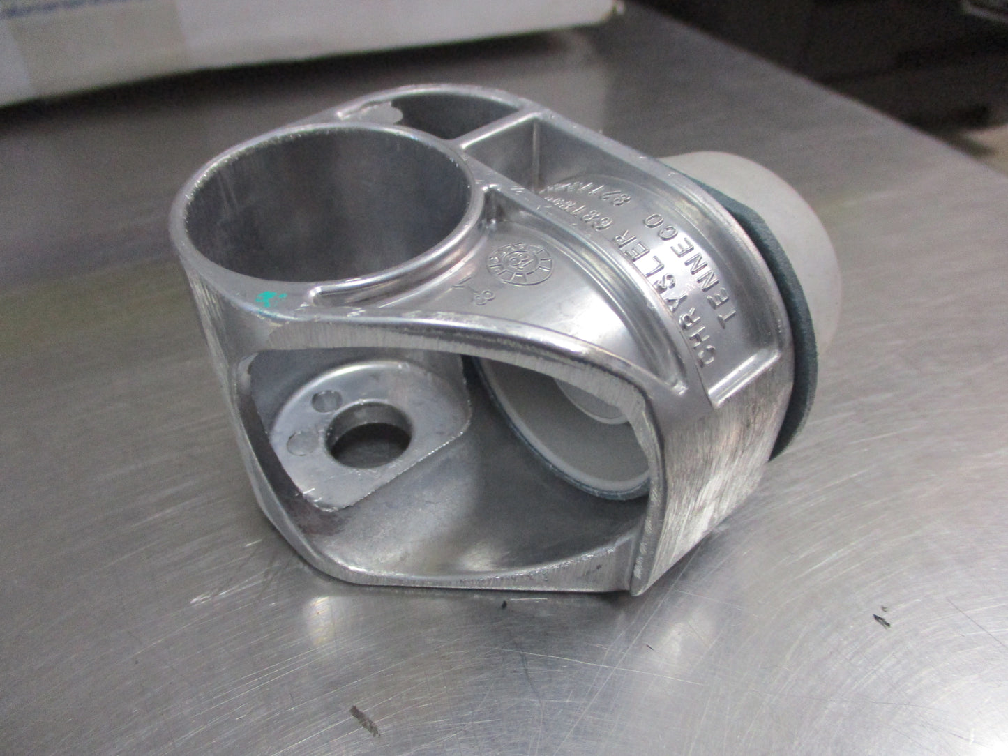 Jeep Cherokee Genuine Exhaust Hanger Left Or Right Front New Part