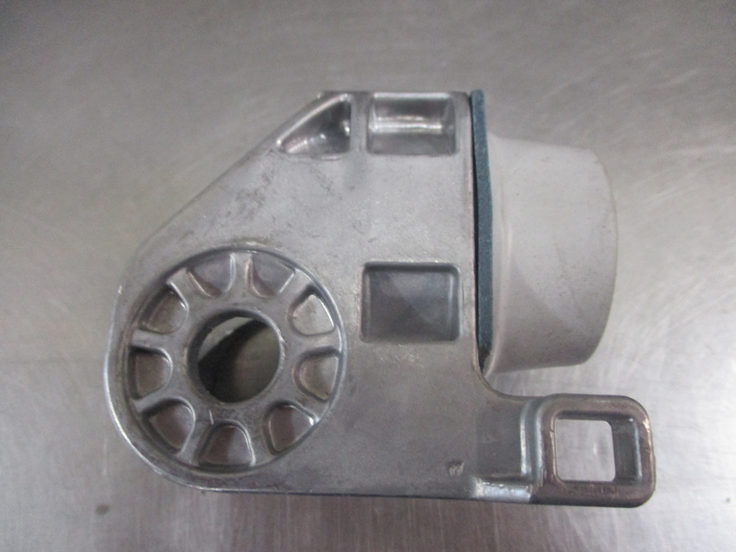 Jeep Cherokee Genuine Exhaust Hanger Left Or Right Front New Part