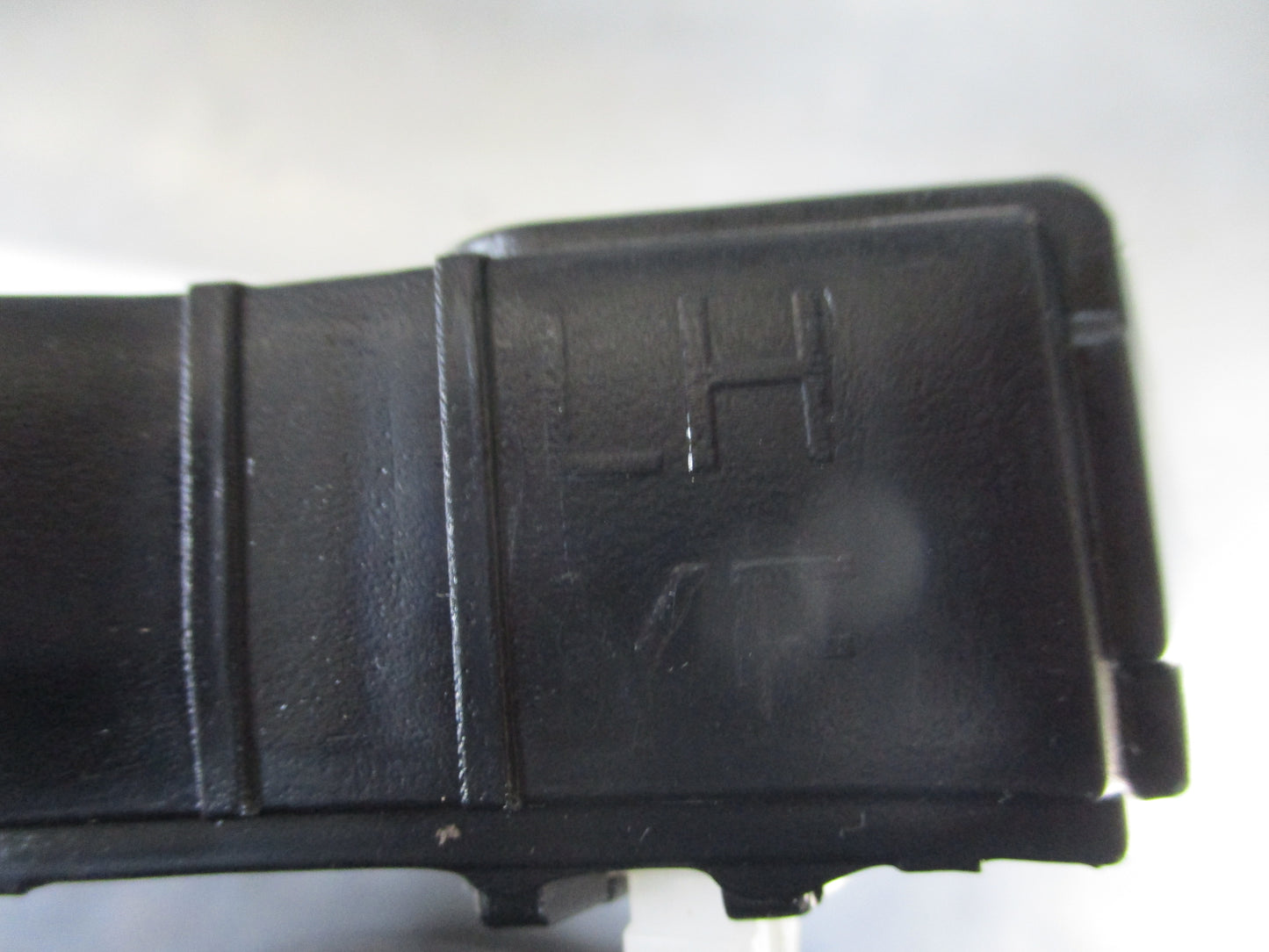 Hyundai Sonata Genuine Left Hand Front Side Bumper Retainer New Part