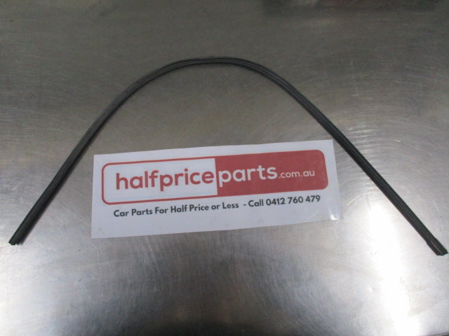 Mitsubishi Grandis Genuine Front Windscreen Wiper Blade Rubber Refill New Part