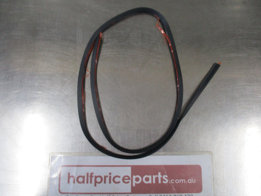 Isuzu D-max/RC Colorado/Rodeo Genuine Front Flare Seal New Part
