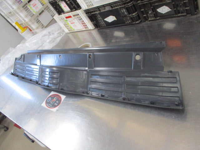 Mitsubishi Pajero Genuine Rear Bumper Top Step Panel New Part