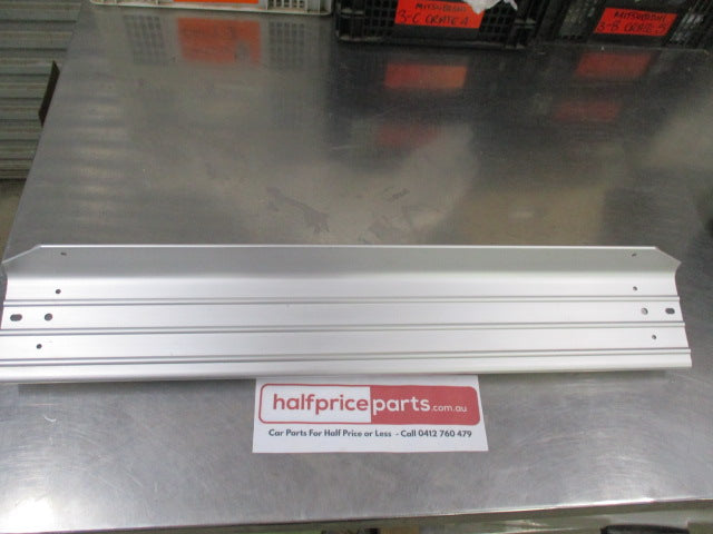 Mitsubishi Triton ML/MN Genuine Rear Bumper Centre Step Plate New Part