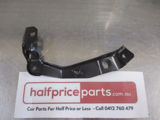 Mitsubishi Pajero Genuine Left Hand Front Fog Light Bracket New Part