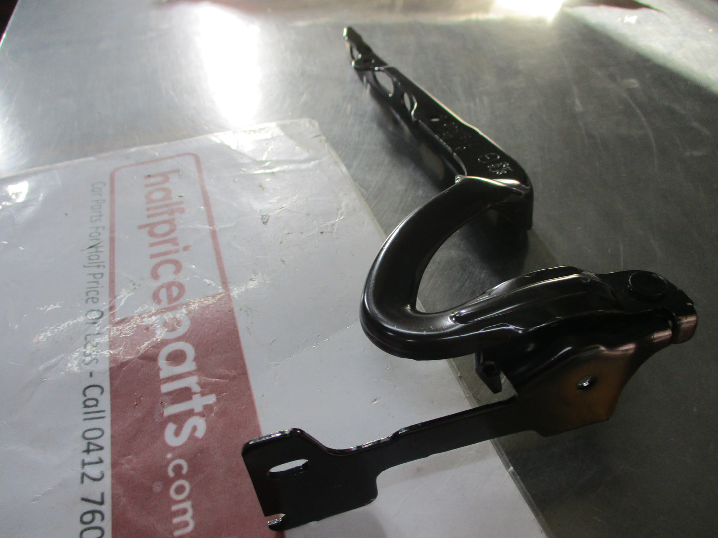 Peugeot 208 Genuine Left Hand Front Bonnet Hinge New Part