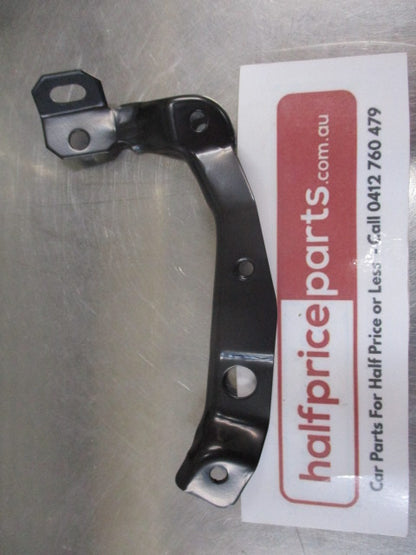Mitsubishi Pajero Genuine Left Hand Front Fog Light Bracket New Part