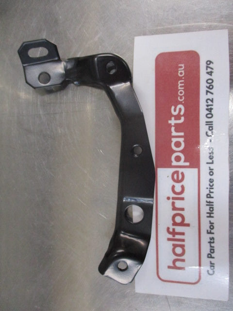Mitsubishi Pajero Genuine Left Hand Front Fog Light Bracket New Part