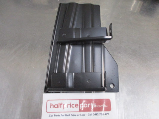 Mitsubishi Pajero Genuine Right Hand Rear Bumper Reinforcement Outer Bracket New Part