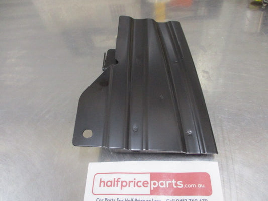 Mitsubishi Pajero Genuine Right Hand Rear Bumper Reinforcement Outer Bracket New Part