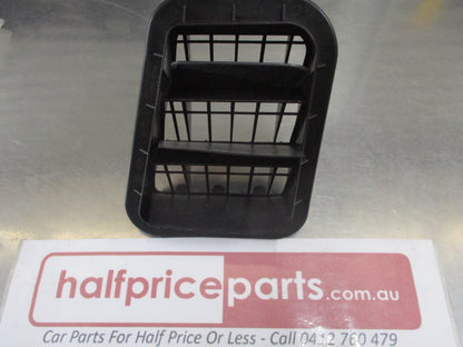 Hyundai Accent/Elantra/Veloster Genuine Right (Driver) Rear Air Extractor Grille New Part