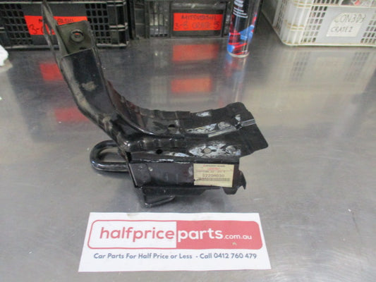 Mitsubishi Outlander Genuine Right Hand Lower Tie Extension Headlight Support Panel New Part