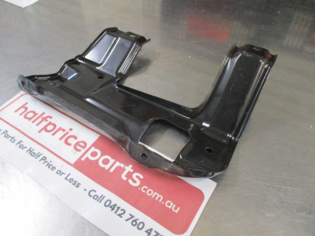 Mitsubishi Pajero Genuine Right Hand Lower Front Bumper Bracket New Part