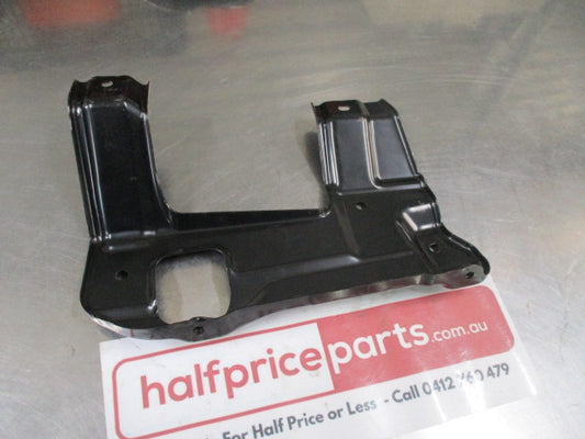 Mitsubishi Pajero Genuine Left Hand Front Bumper Lower Bracket New Part