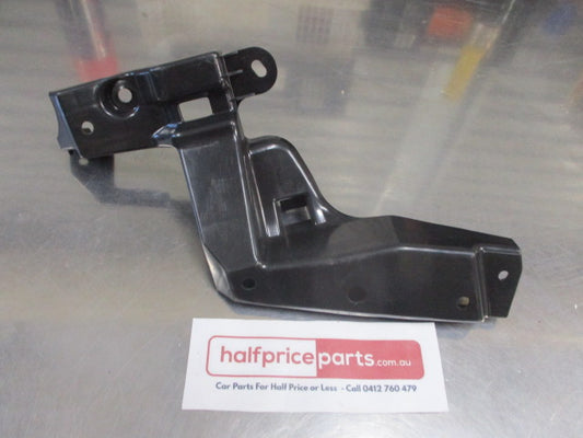 Mitsubishi Outlander/Peugeot/Citroen Genuine Right Hand Front Headlight Bracket New Part