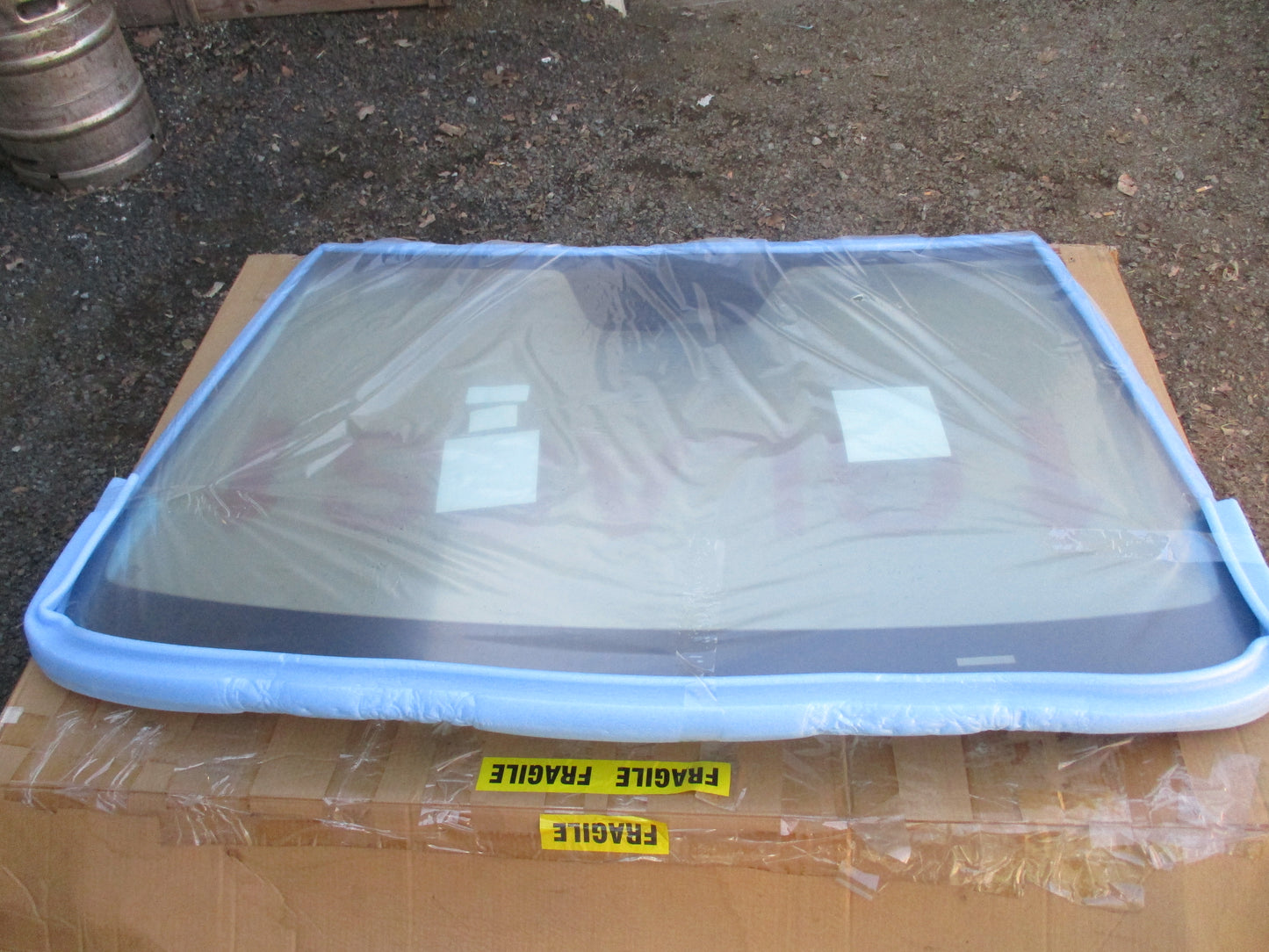 Kia Carnival Genuine Windscreen Glass W/ Camera Bracket New