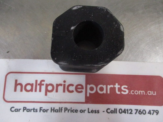 Mitsubishi Pajero Genuine Front Sway Bar (Stabilizer) Bush New Part