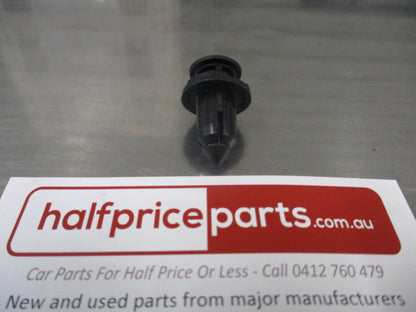 Mazda BT-50 UP/UR Genuine Front Bumper Clip/Fastener New Part
