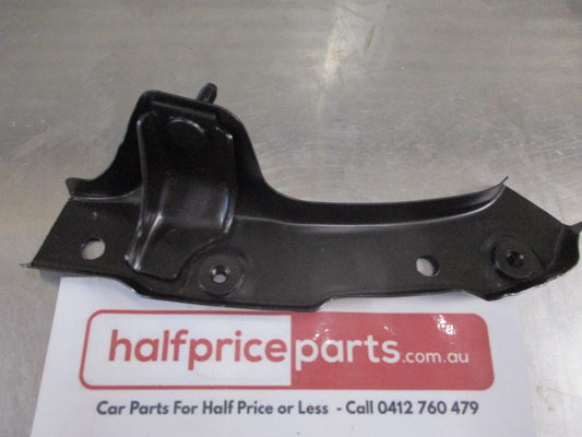 Mitsubishi Magna Genuine Upper Left Hand Rear Bumper Bracket Upper Corner New Part