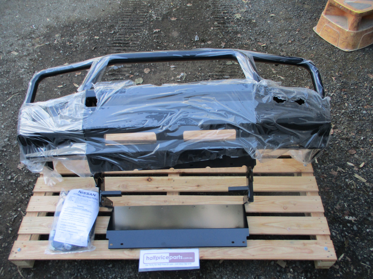 Nissan Navara D22T 4X2 Genuine Steel Bull Bar Kit With Indicators New Part