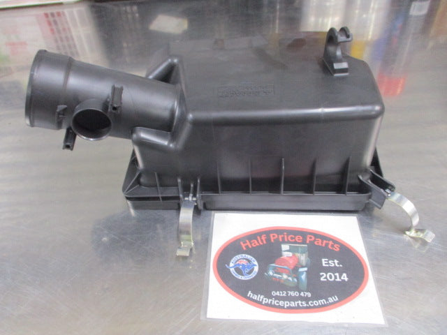Mitsubishi Lancer/Outlander Sport Genuine Top Air Cleaner Cover New Part