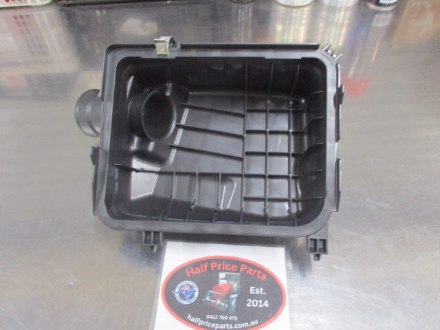 Mitsubishi Lancer/Outlander Sport Genuine Top Air Cleaner Cover New Part