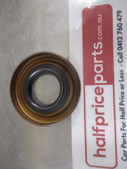 Mitsubishi Pajero/Triton/Van/ Genuine Front Drive Shaft Oil Seal New Part