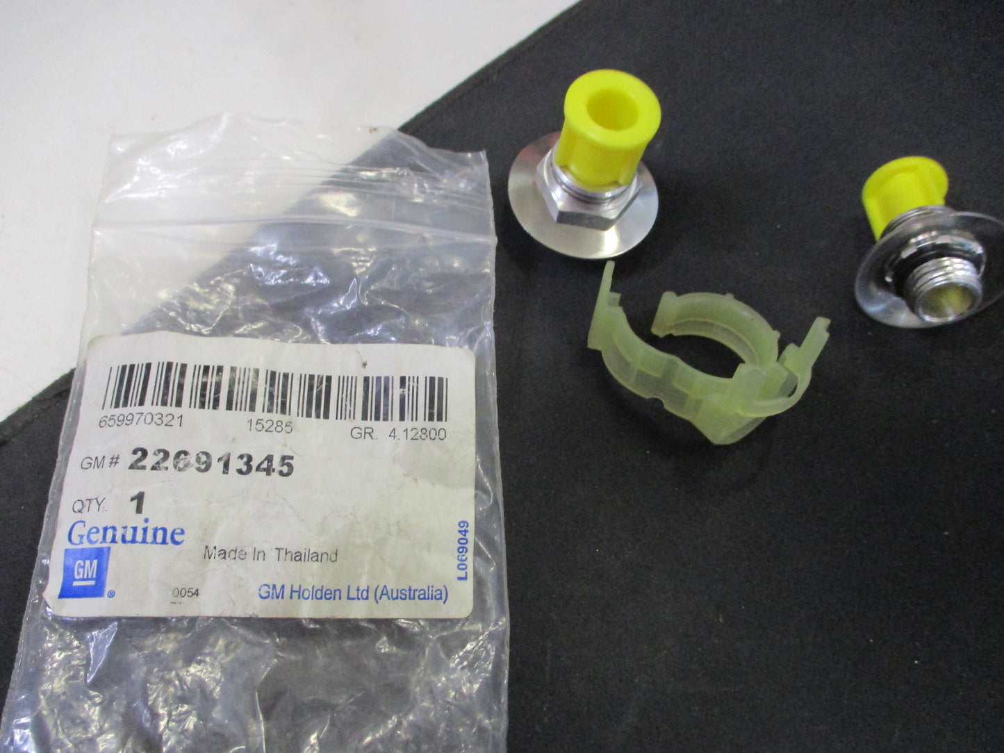 Holden Spark-Acadia-Cruze Genuine Automatic Fluid Cooler Line Connector New Part