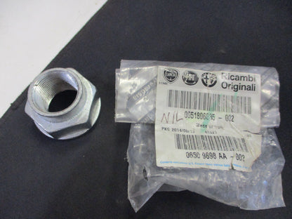 Jeep Renegade-Alfa Giulietta/Spider/4C Genuine Front Wheel Bearing Nut New Part